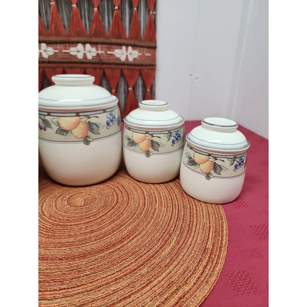 Mikasa Intaglio Garden Harvest Cannister Set Of 4 Peaches, Plums & Berries EUC